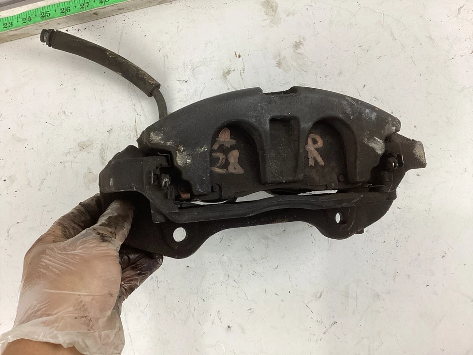 Dodge Grand Caravan 2013-2018 pinza de freno delantera derecha del lado del pasajero OEM Foto 4 de 4