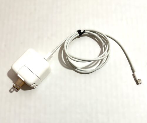 Apple 10w USB Wall Charger Adapter for ALL iPhones w/ lightning cable