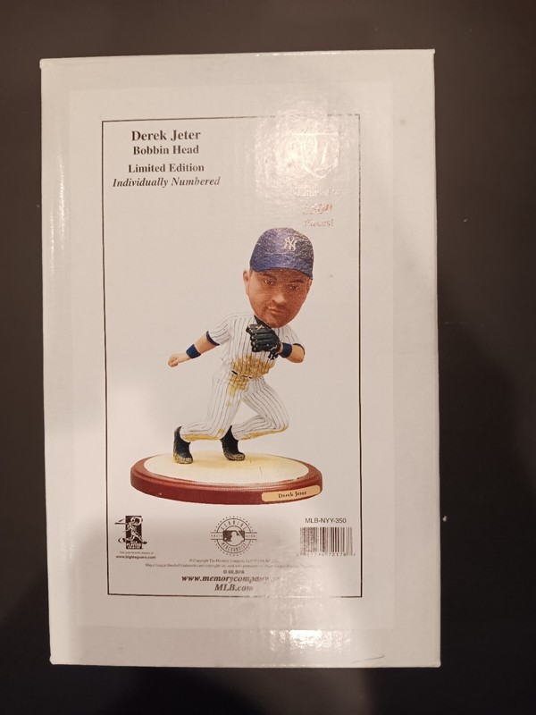 DEREK JETER NEW YORK YANKEES MEMORY COMPANY BOBBIN HEAD BOBBLEHEAD NEW IN BOX