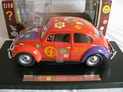 Road Legends 1/18 Die-Cast 1967 Volkswagen Beetle Flower Power