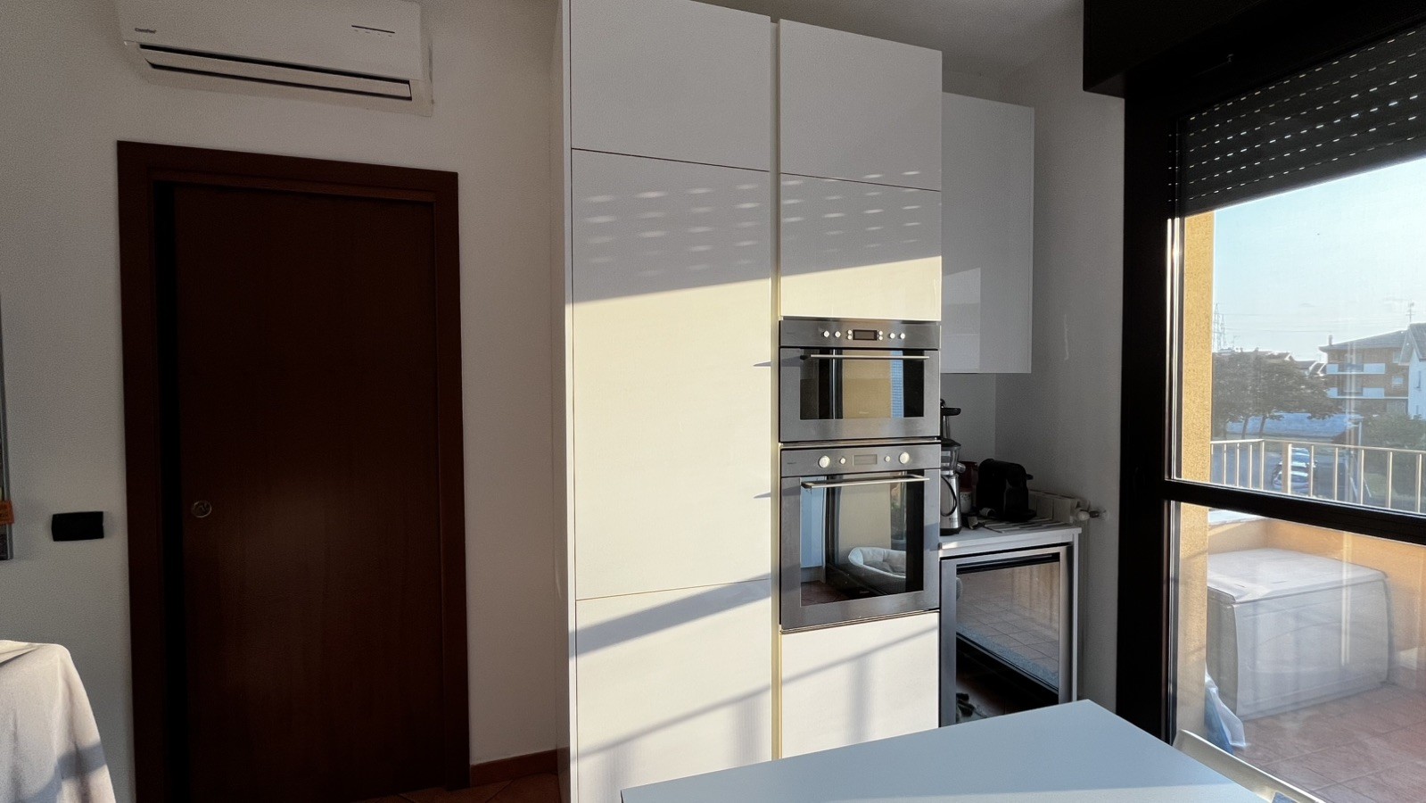 cucina completa di elettrodomestici usata