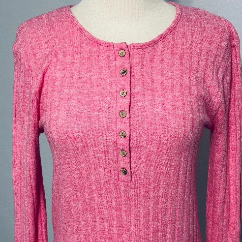 Top Henley tejido acanalado rosa Zenana manga larga suave salón capas para mujer’s M Foto 2 de 4