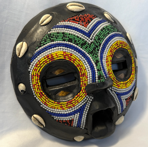 VINTAGE AFRIKANISCHE KAURI PERLEN MASKE RUND HOLZ METALL STAMM HANDGEFERTIGT GHANA 7,75" - Bild 3 von 24