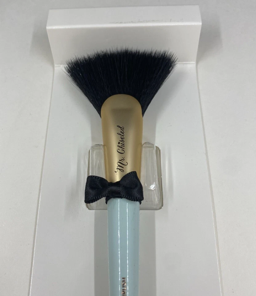 Too Faced Contouring Brush Mr. Chiseled NIB HOLIDAY SALE - Image 3 of 4