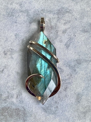 18,10ct Labradorit facettierter Schild Anhänger in geschmiedetem 14k Gelbgold Gesamtgewicht - Bild 7 von 12