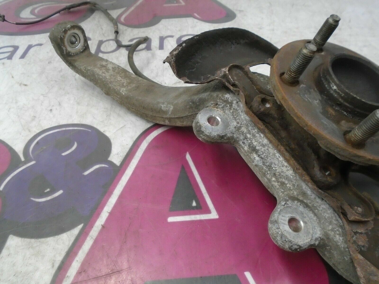 2008 LEXUS IS SE 220D OFFSIDE FRONT WHEEL HUB & BEARING WITH TRAILING