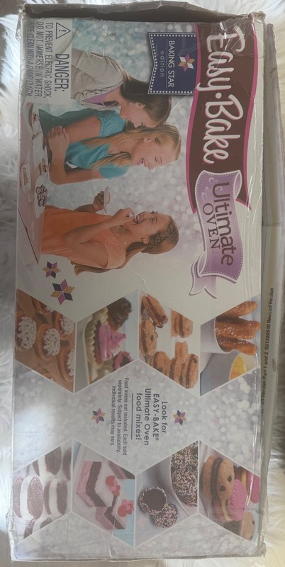Easy Bake (B48670900) Ultimate Oven Baking Star Edition