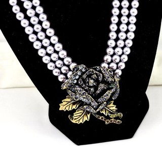 COLLANA CRISTALLO PERLE FINTE ARGENTATE TRIPLO FILO HEIDI DAUS ROSE ELEGANCE