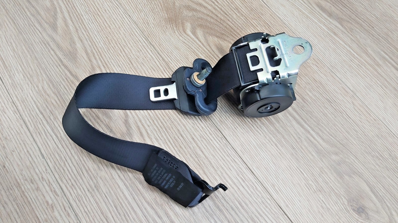 2007 - 2009 LAND ROVER LR3 RIGHT REAR SEAT BELT 3rd row BLACK EVL500720PMA