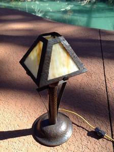 Benedict-Studios-Hammered-Copper-Boudoir-Lamp-Arts-amp-Crafts-Stickley-Era
