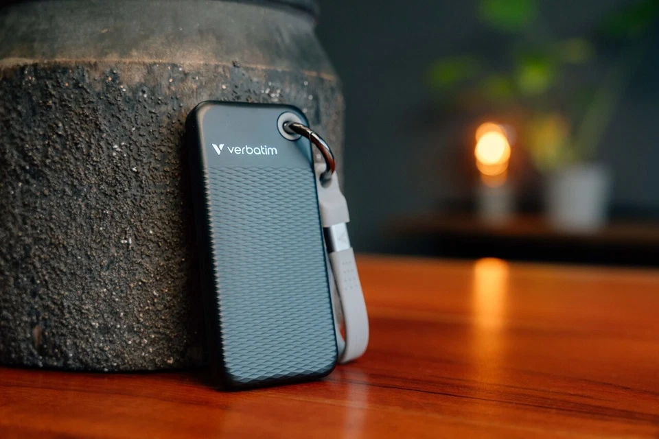 Verbatim Pocket SSD USB 3.2 Gen 2 - 2TB - 1000MB/s Read & 1000MB/s Write Grey - Image 3 of 4