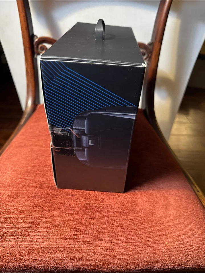 Samsung GEAR VR With Controller, Powered By Oculus, MSRP 129.99, New In Box - Image 4 of 4