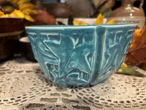 Vintage McCoy Unmarked Pottery Ivy Turquoise Basket Planter 3 Footed