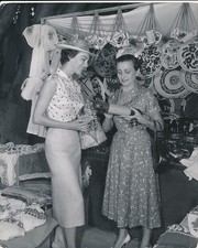 AVA GARDNER foto originale CANDID shopping in Spagna vintage IL SOLE SORGE ANCHE