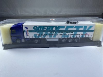 T509 AWM 1:87 HO LKW MERCEDES BENZ ACTROS Safety Vitrinenbox Schmitz Cargobull