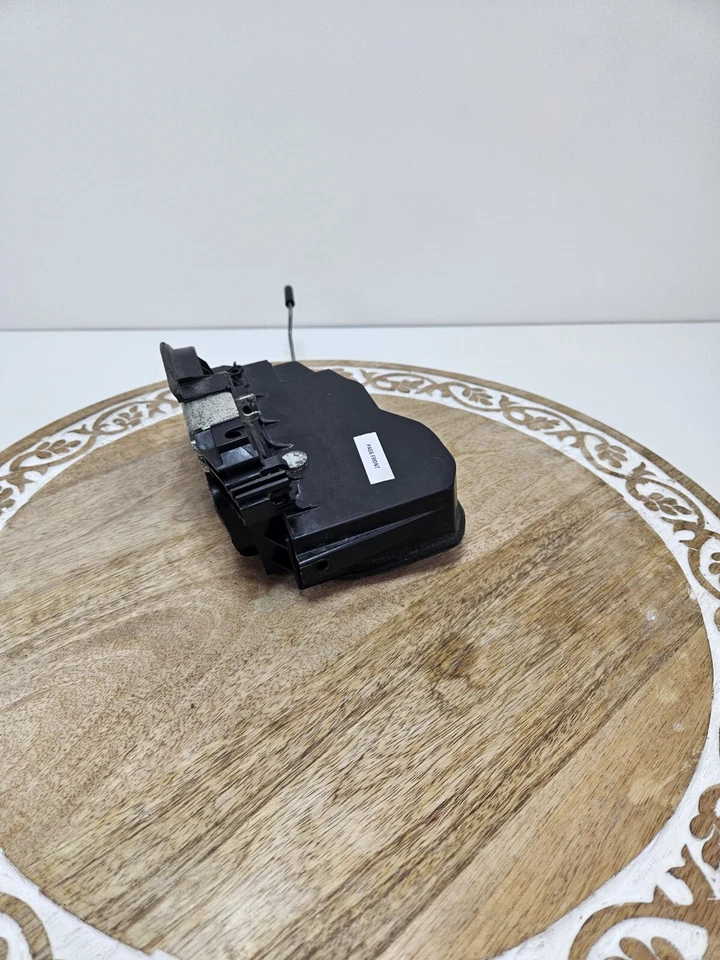 BMW 535xi 2008 conjunto de pestillo de cerradura de puerta delantera lado derecho del conductor derecho OEM Foto 4 de 4