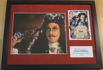 Hook Dustin Hoffman als Captain Hook Autogramm im Premium Rahmen mit COA