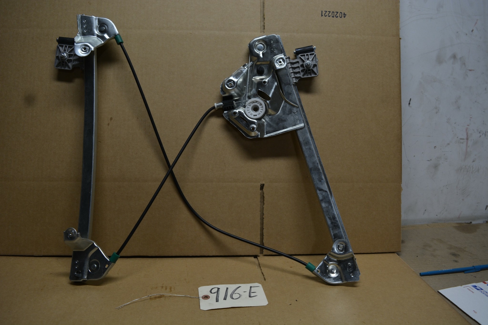 03 04 05 06 07 Cadillac CTS Front DRIVER Side Window Regulator NO Motor #916-E