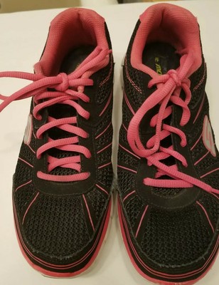 pink and black nike tennis shoes