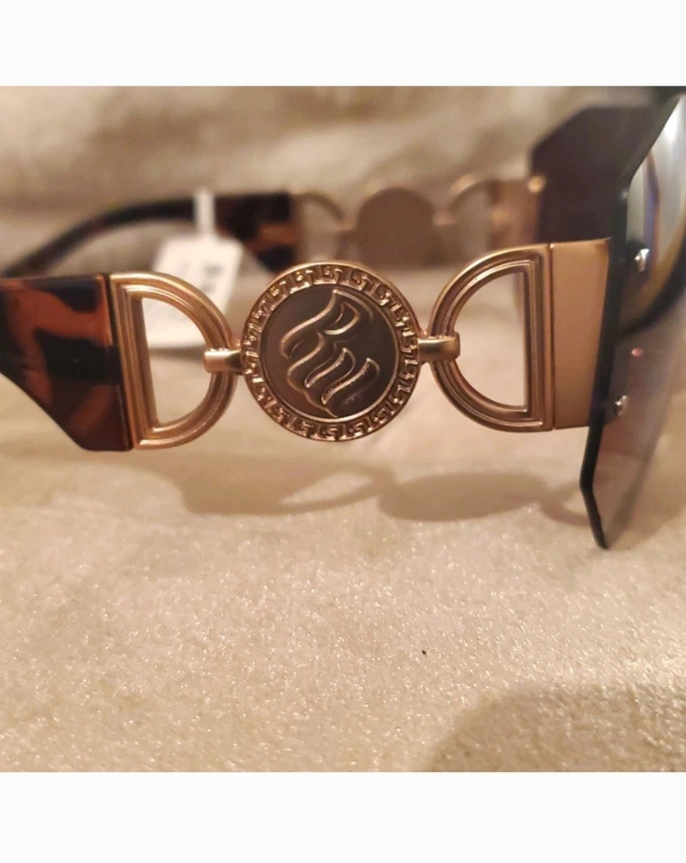 Gafas de sol Rocawear de gran tamaño con detalles en oro rojo Foto 3 de 4