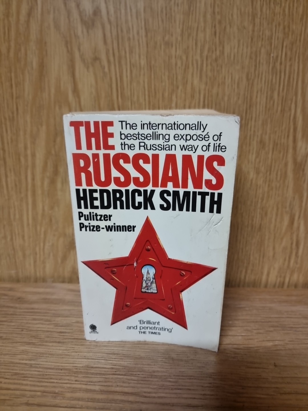 THE RUSSIANS - Hedrick Smith (Paperback, 1983) Soviet Union, (24b)