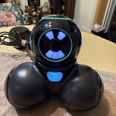Wonder Workshop Cue Clever-Bot Coding Robot QU01