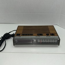 Vintage General Electric GE Alarm Clock AM/FM Radio GE 7-4624 Woodgrain