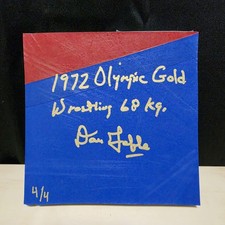 Alfombra de lucha libre firmada por Dan Gable Iowa 1972 oro olímpico 68 kg 4/4 tallador ojo de halcón