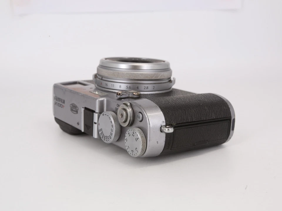 [Good, Fast shipping] Fujifilm X100T Sliver Camera - Image 4 of 4