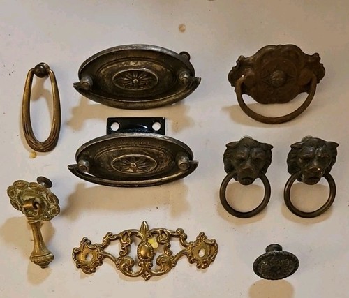 Huge Lot Of Antique Hardware Drawer Pulls, Knobs, Key Holes, E - Picture 5 of 10