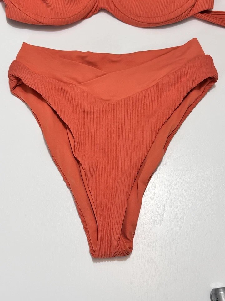 Top con aros L*Space Nikita corte pequeño parte inferior alta francesa XS bikini naranja Foto 2 de 4