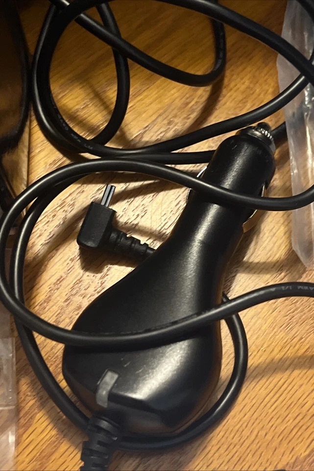  Garmin NUVI 200W GPS Unit Bundle with Car Vehicle Charging Cable - Working - Image 4 of 4