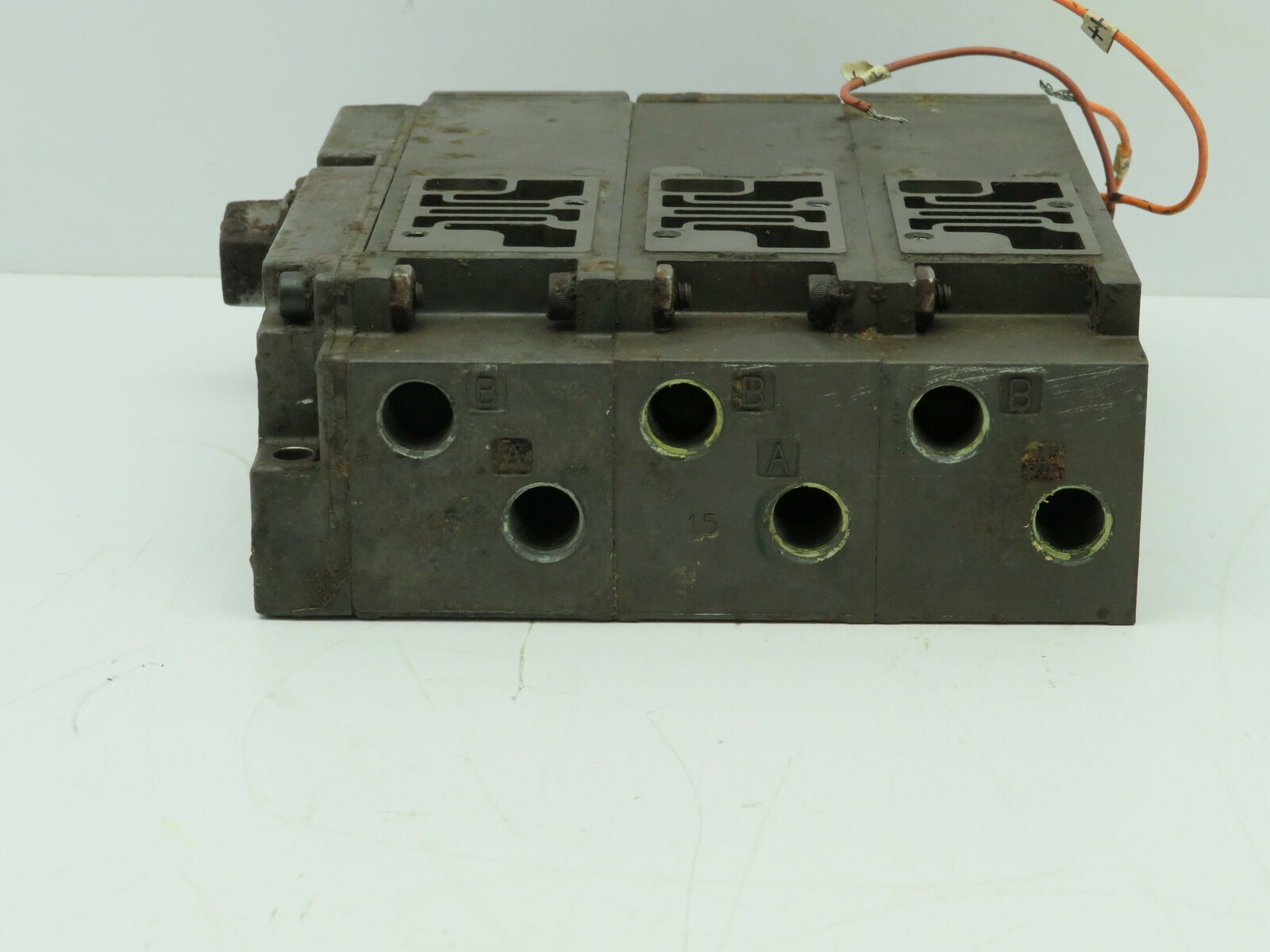 Numatics Mark 15 FlexiBlok 3 Manifold Block Base Assembly with End Plate 1/4 NPT