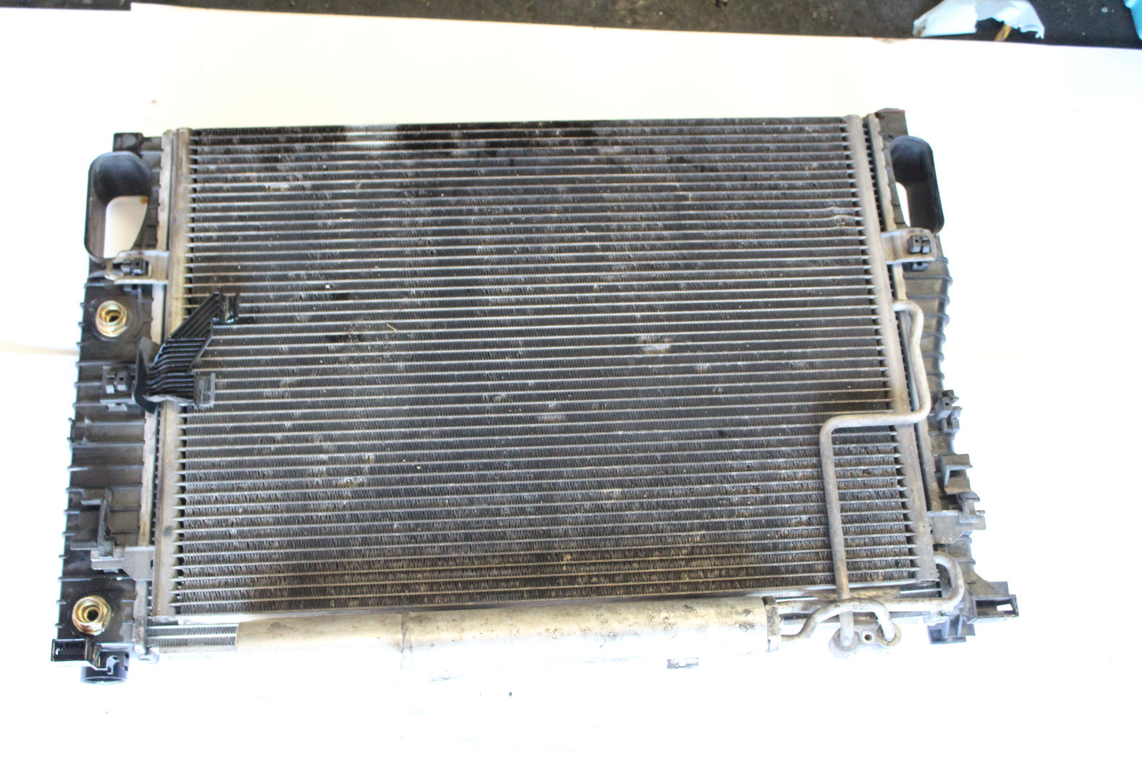 03 w211 MERCEDES E500 RWD ENGINE COOLING RADIATOR & AC CONDENSER M3795