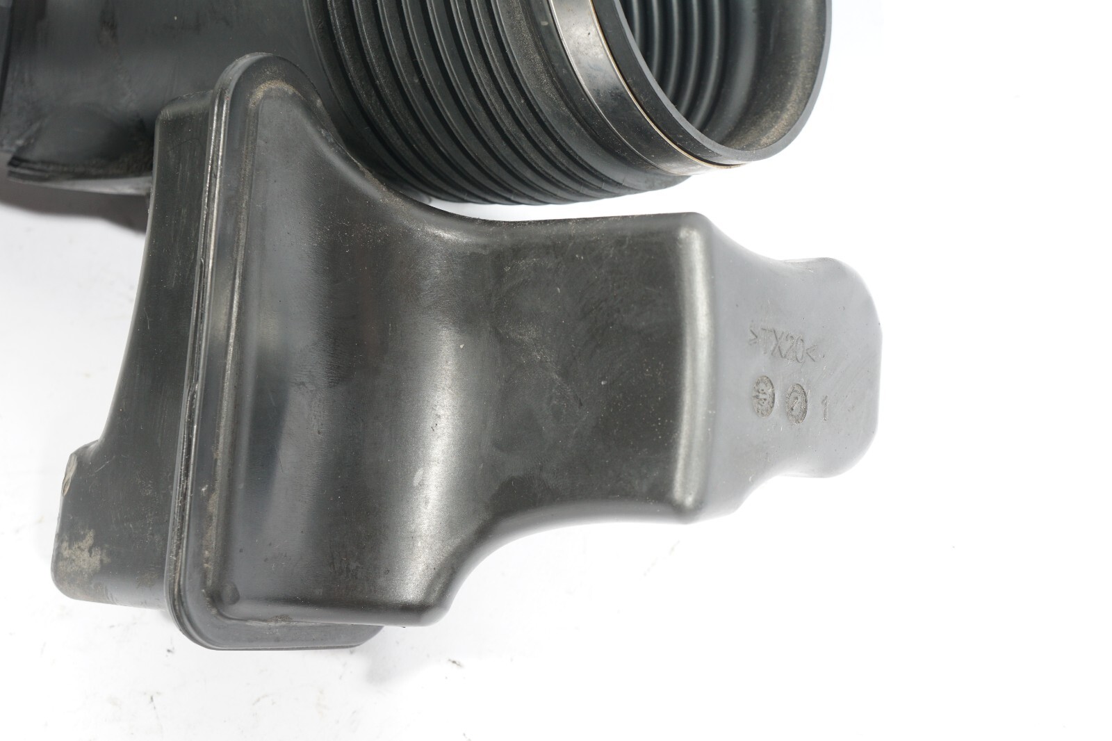 2007 2011 BMW 328I E90 AIR INTAKE DUCT TUBE HOSE BOOT TUBE 1371