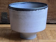 Elizabeth Raeburn b. 1943 - large footed bowl - Lucie Rie style - A fine work