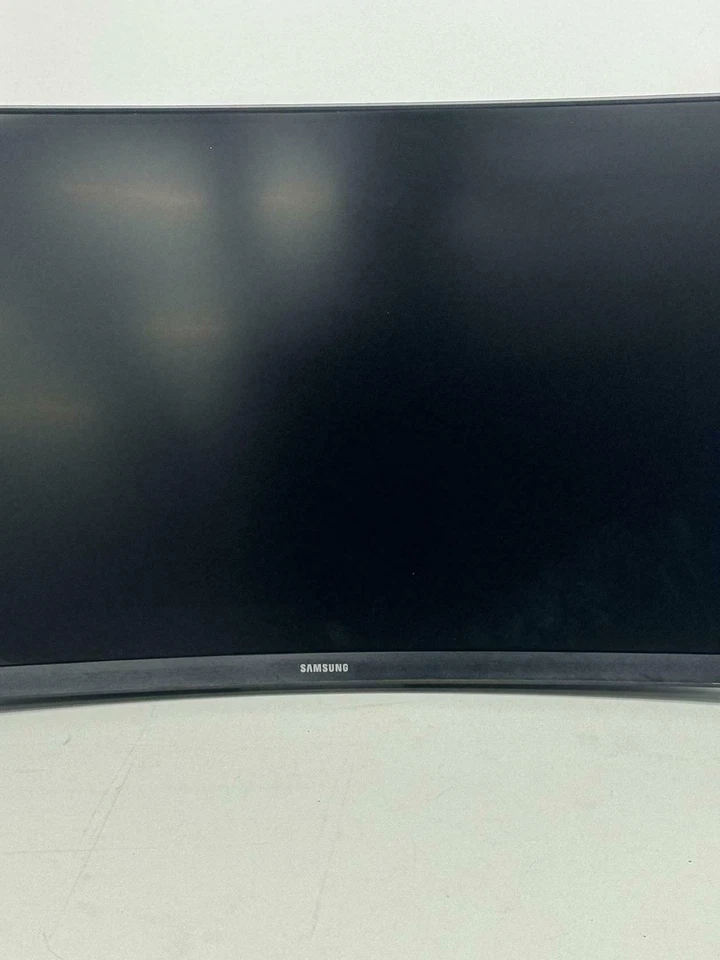 Samsung 34' Odyssey G5 Ultra-Wide Gaming Monitor (DAMGED SCREEN) - Image 3 of 4