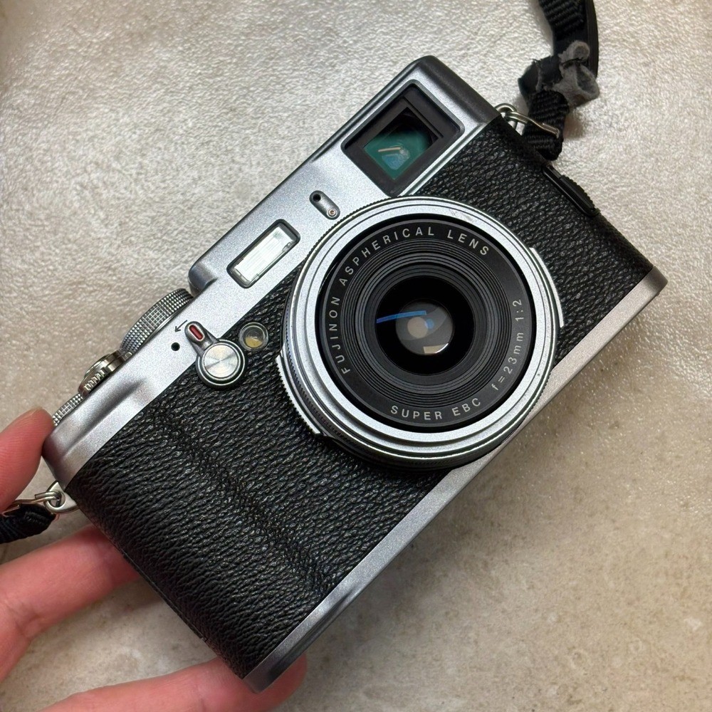 Fujifilm X100 Digital Camera 12.3MP 4x Optical Zoom Silver&Black