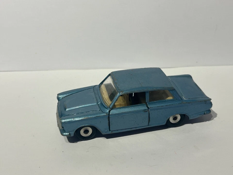 Dinky Toys 139 Ford Cortina 3 door Blue, Original, Vintage, Rare - Image 4 of 4