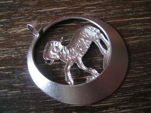 geschmackvoller Designer Anhänger Sternzeichen Widder 835er Silber 3,5 cm Durchm - Picture 4 of 4
