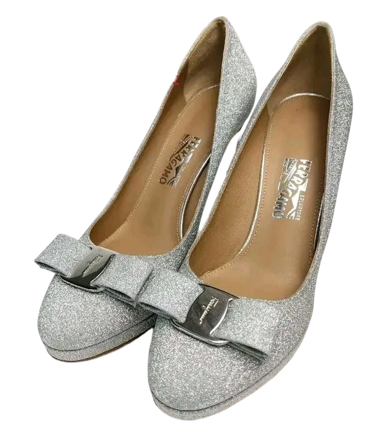 Unused Gorgeous Authentic Salvatore Ferragamo Vara White Silver Glitter Size 7D