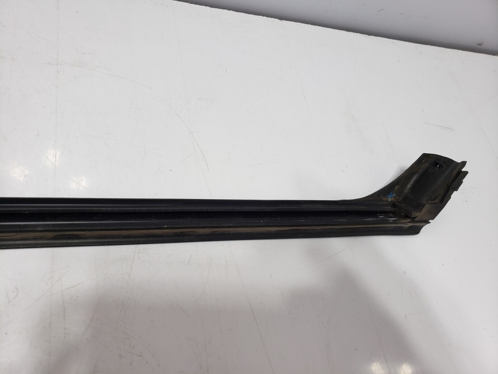 ✅ 10-14 OEM Rolls Royce Ghost RR4 Rear Right Passenger Door Window Upper Seal