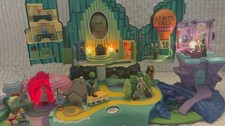 Polly Pocket Wizard of Oz Emerald City Playset COMPLETE Lights Work 10 Figures!