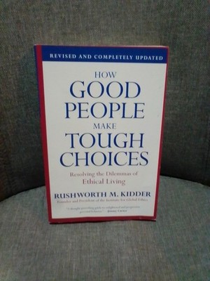 How Good People Make Tough Choices Rev Ed: Resolving the Dilemmas of Ethical...