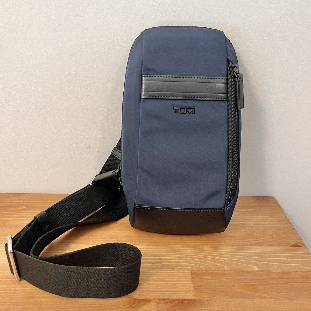 TUMI ボディバッグ ネイビー TUMI Scott Compact Sling Bag -Navy Blue NWT $295 | eBay