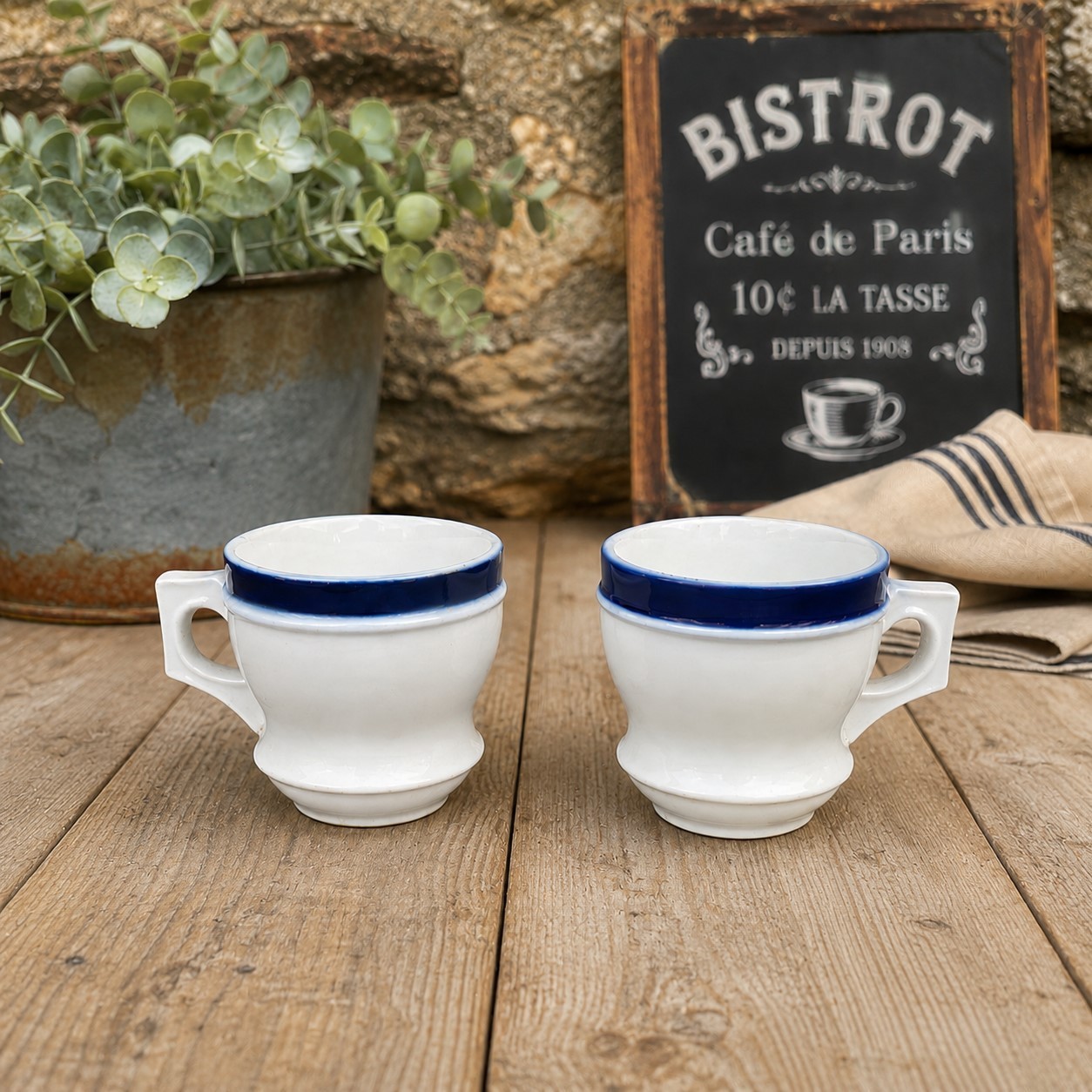 Paire de tasses brulot de bistrot anciennes en porcelaine épaisse à liseré bleu