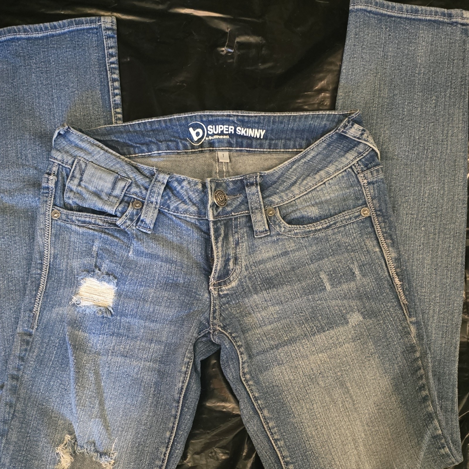 Bullhead Women’s Juniors Super Skinny Blue Medium Wash Distressed Denim Jeans