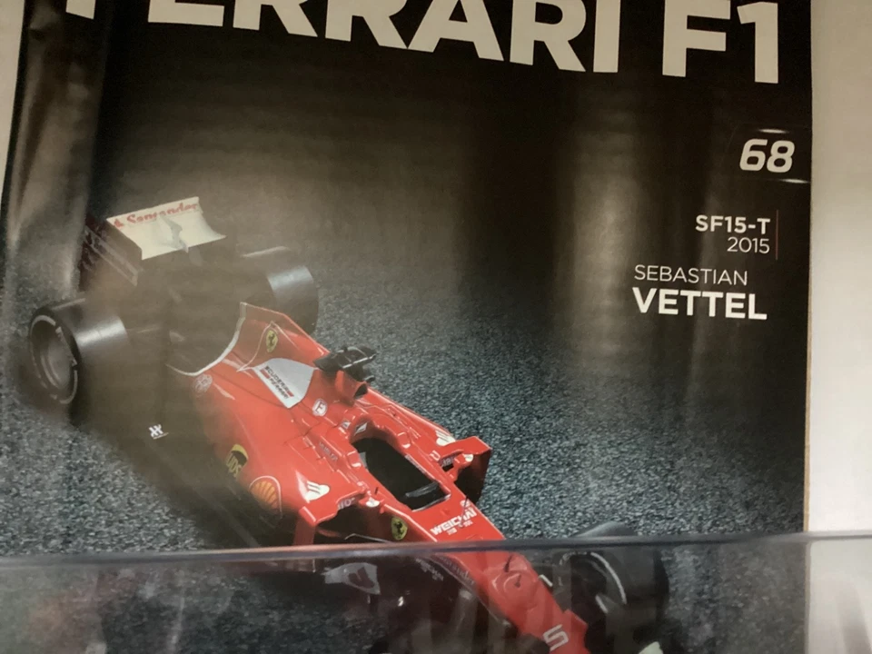 FERRARI SF15 T SEBASTIAN VETTEL  2015 1/24.  DIE CAST nuova in teca - Immagine 3 di 4