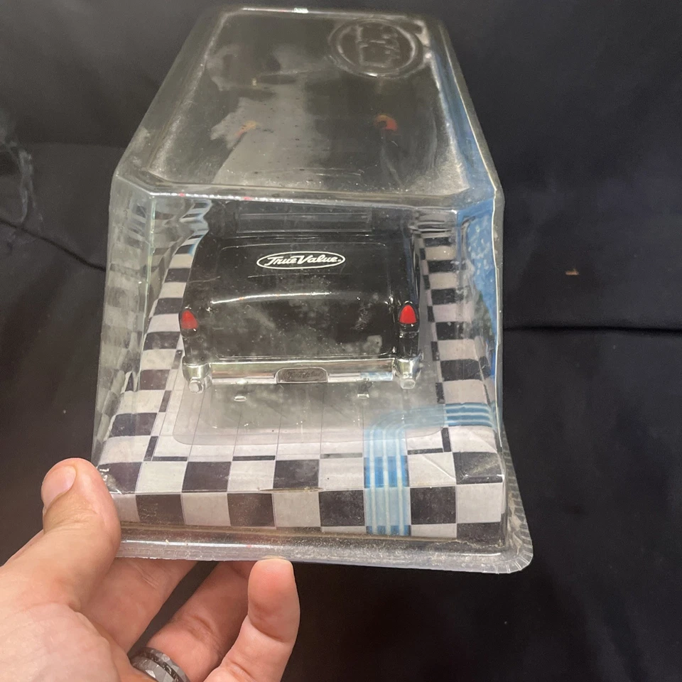 Chevy Custom 1955 con llamas escala 1/25 coche fundido a presión valor real 2009 por Auto World Foto 4 de 4