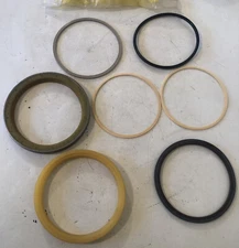 GENUINE JOHN DEERE HYDRAULIC CYCLINDER KIT RE21196 NEW OEM 